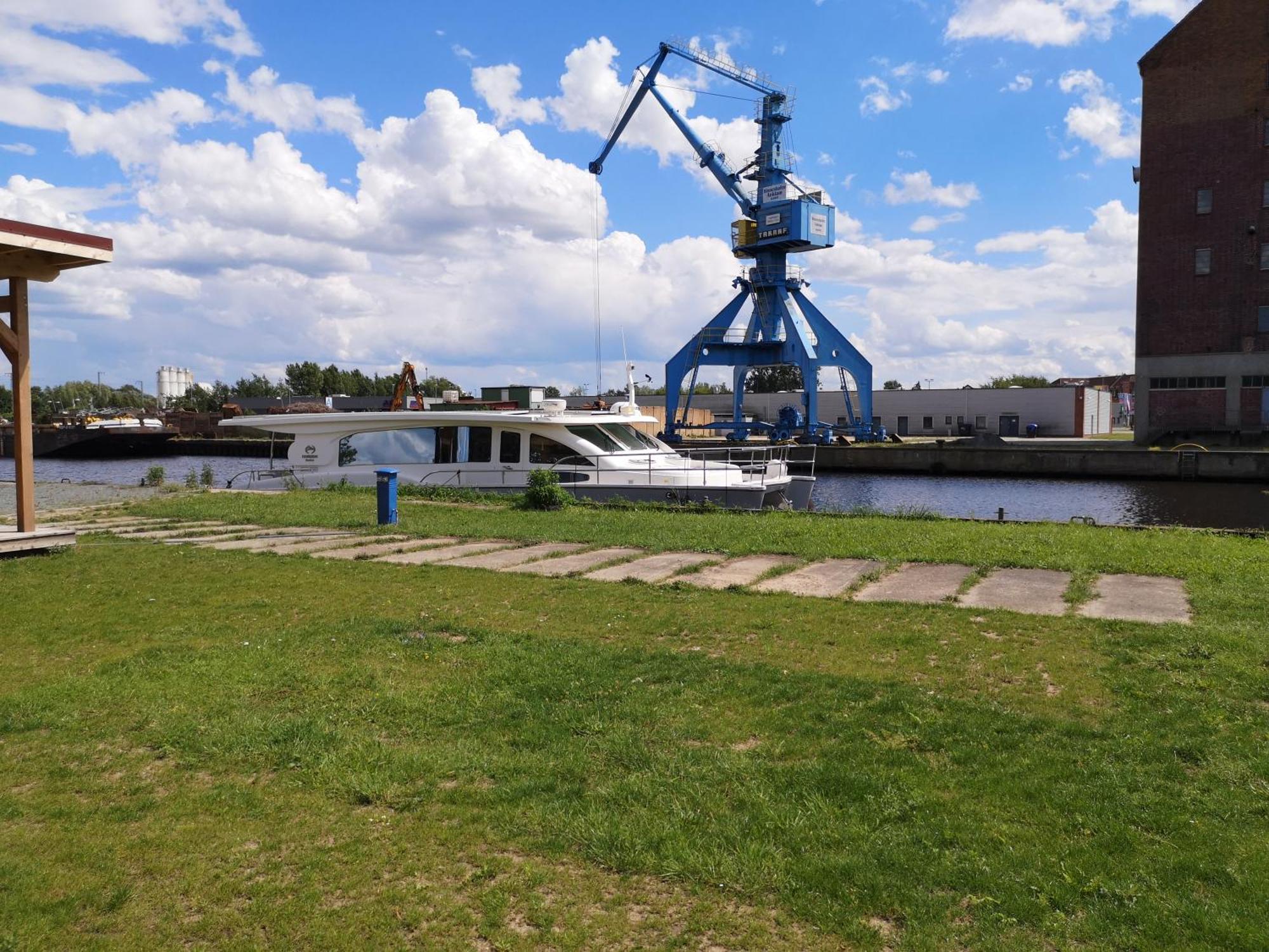 Boot & Bike Hansestadt Анклам Экстерьер фото
